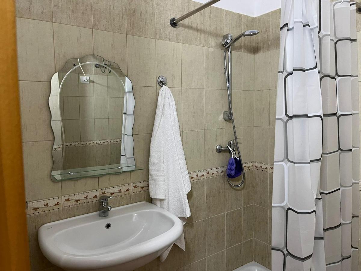 Apartmán Lungomare Vlore Con Garage Privato 2 Exteriér fotografie